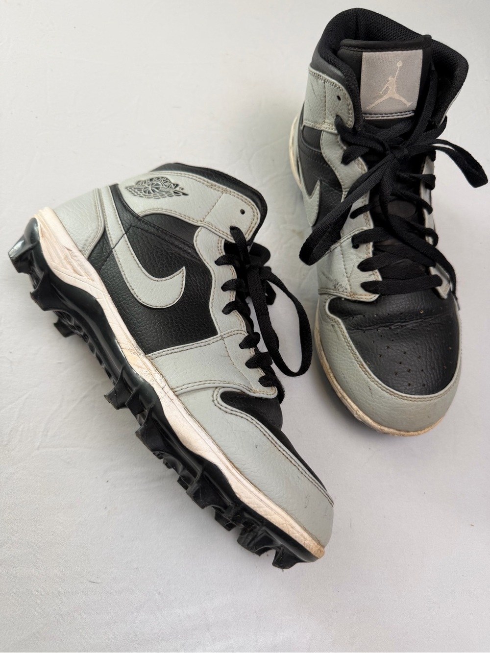 Nike Air Jordan 1 Mid Football Cleats Gray black FJ6805-002 men’s size 8.5